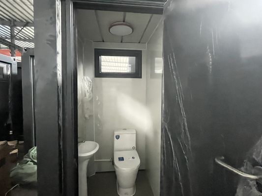 2.4M X 1M 더 강한 프레임과 고립된 벽, 미리 제조 된 배관 및 배선과 함께 평면 패키지 휴대용 화장실