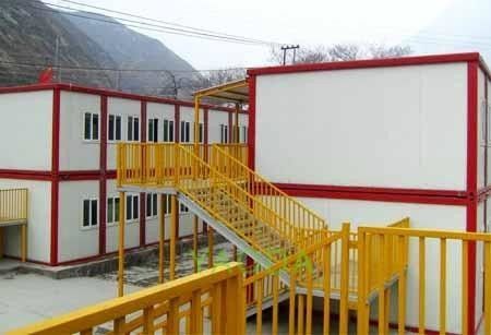 중국 샌드위치 인조벽판과의 주문을 받아서 만들어진 색깔 콘테이너 모듈 주거 수직 연결 공장