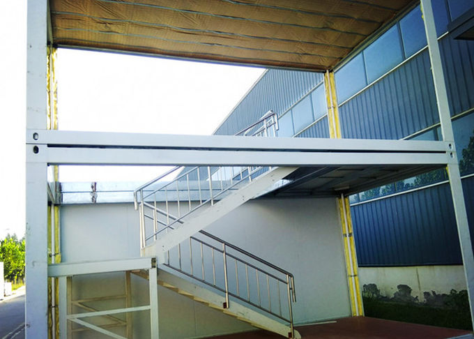 매력적인 꾸준한 이동할 수 있는 콘테이너 집 훈장을 가진 빨간 바닥 패널 PVC 창